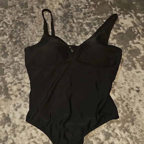 TORRID BLACK SIZE 3 ONE PIECE SWIMMING SUIT WITH PADDING - Picture 1 of 5